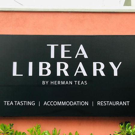 ヒッカドゥワ Tea Library Bed & Breakfast エクステリア 写真