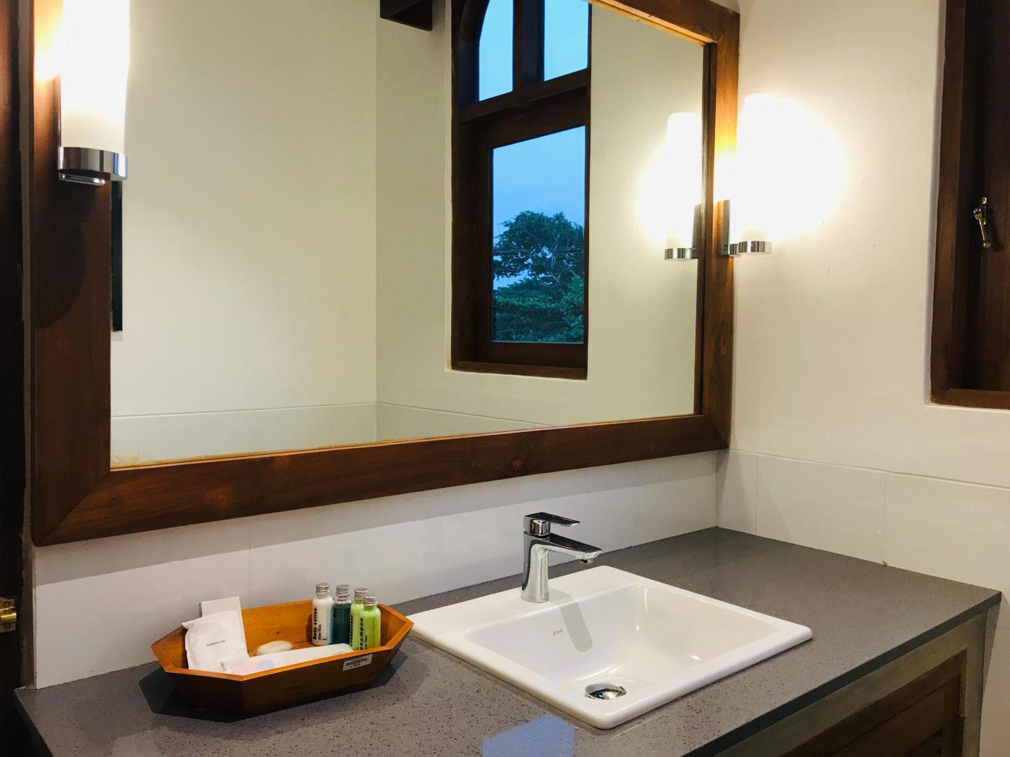 ヒッカドゥワ Tea Library Bed & Breakfast エクステリア 写真